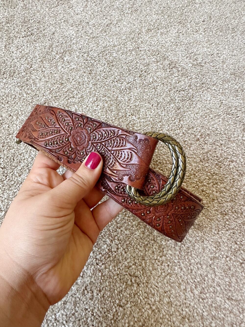 The Limited Vintage 90s Brown Tooled Leather Belt Size M/L